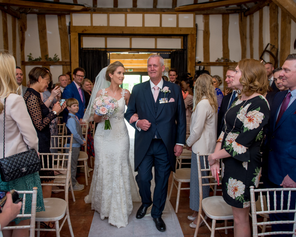 Old Essex barn | wedding photography in Essex