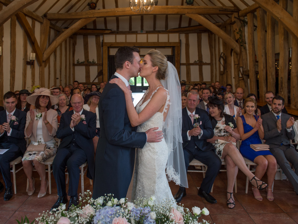 Old Essex barn | wedding photography in Essex