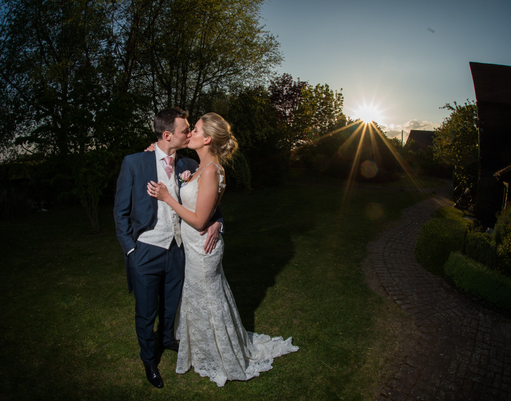 Old Essex barn | wedding photography in Essex