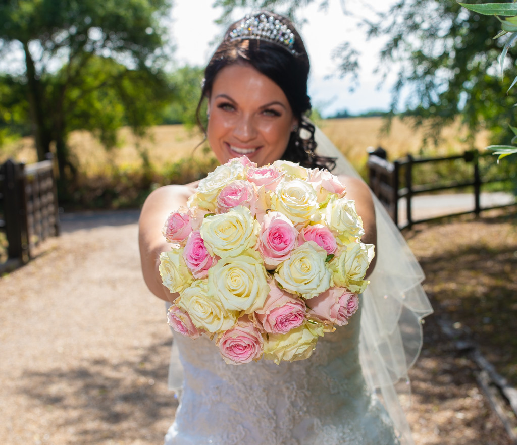 Old Essex barn | wedding photography in Essex